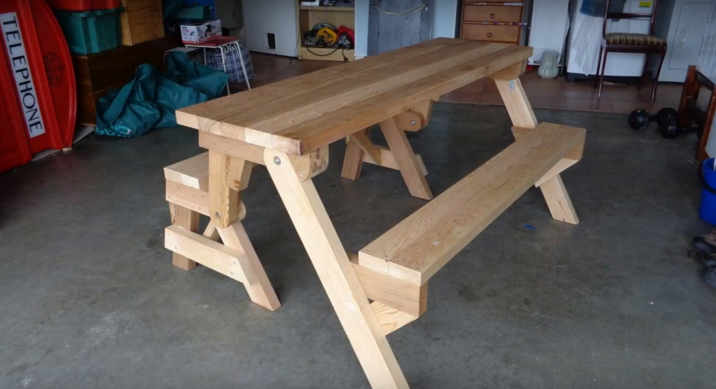 2 4材で作る 一台二役の 折りたためるピクニックテーブルをdiy
